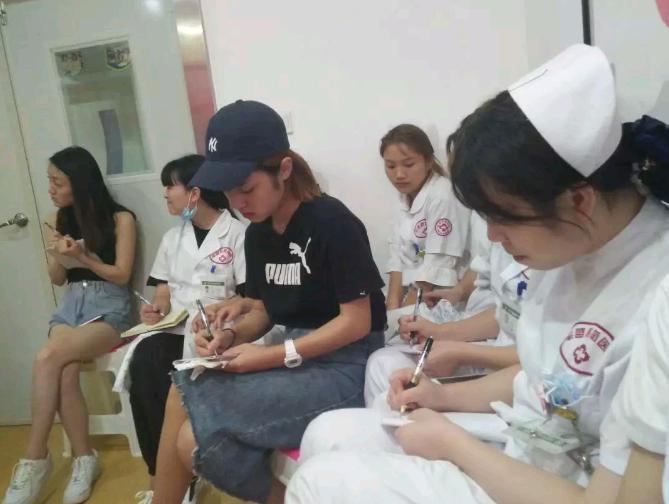 成都武侯军盛医院开展医护人员业务知识及专业