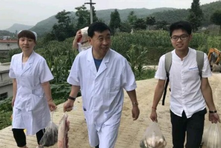 CDTV-3《健康成都》报道:军盛党支部进山看望癫痫患者