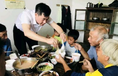 CDTV-3《健康成都》报道:军盛党支部进山看望癫痫患者